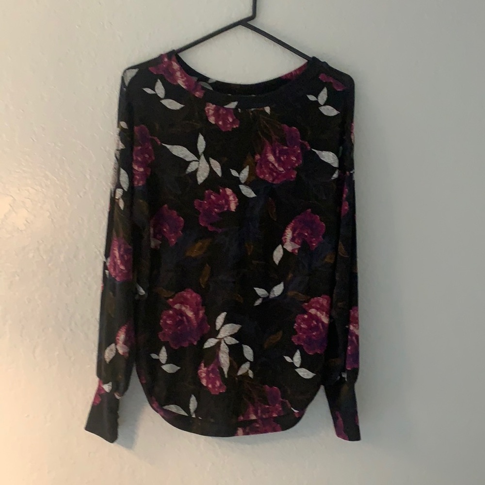 Like new- Very pretty light weight sweater!  Size small